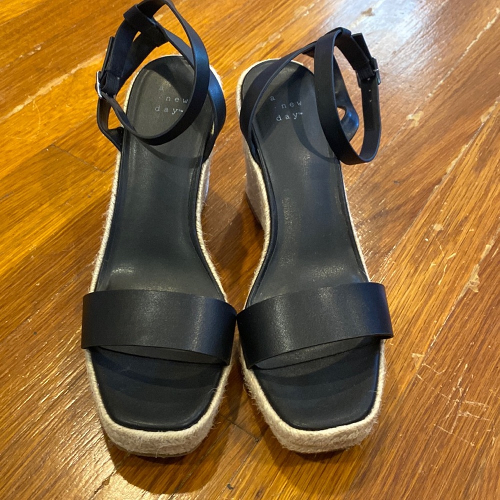 Size 10 black memory foam wedge